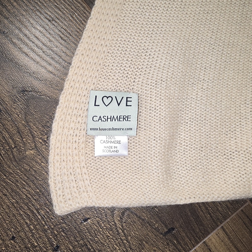 Love Cashmere 100% Cashmere Wrap Scarf Cream Scotland Made Quiet Luxury - Picture 3 of 7